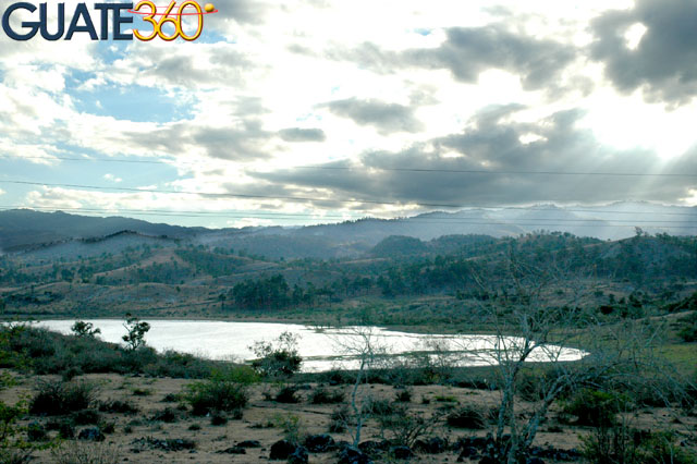 Hermosa laguna en la entrada de Jalapa