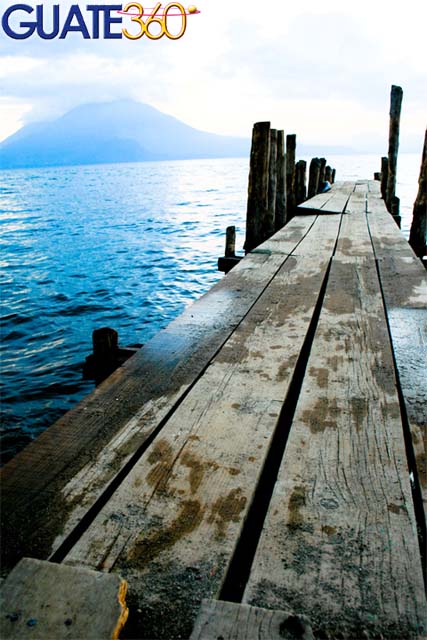 Lago de Atitlan desde el muelle de Panajachel
