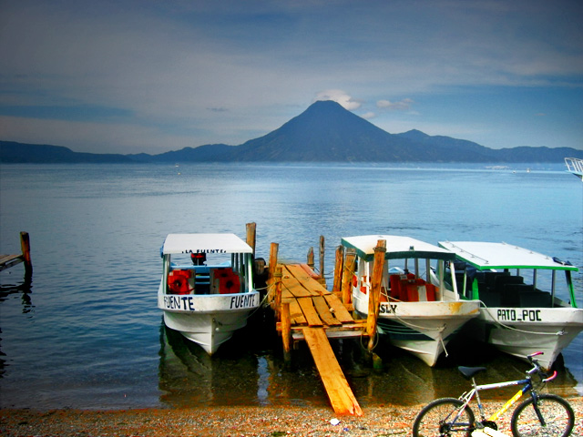 Vista del Lago de Atitlan desde Panajachel