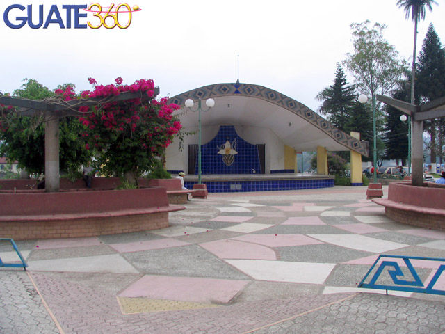 Concha acústica y jardines