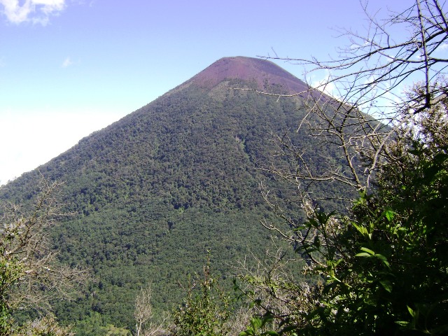 Volcan de Atitlan visto desde Volcan Toliman