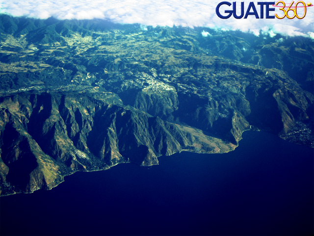 Bella vista aérea del Lago de Atitlán
