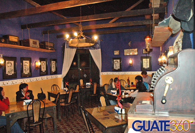 Agradable habitación con antigüedades en Café Luna