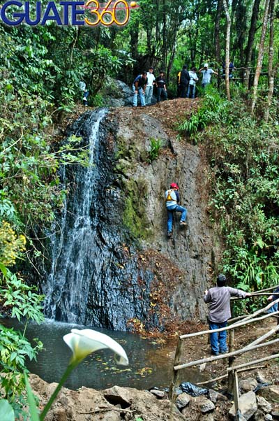 Disfrutando al máximo de la aventura en medio del bosque