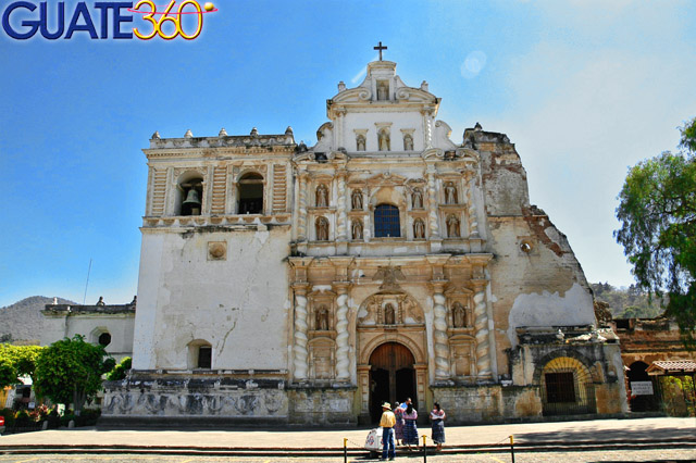 Fachada de la iglesia