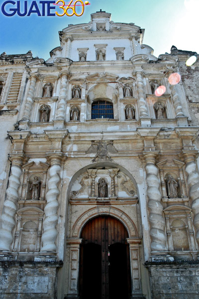 Detalle de fachada de la iglesia