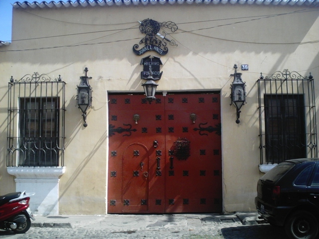 PORTON ANTIGÜEÑO