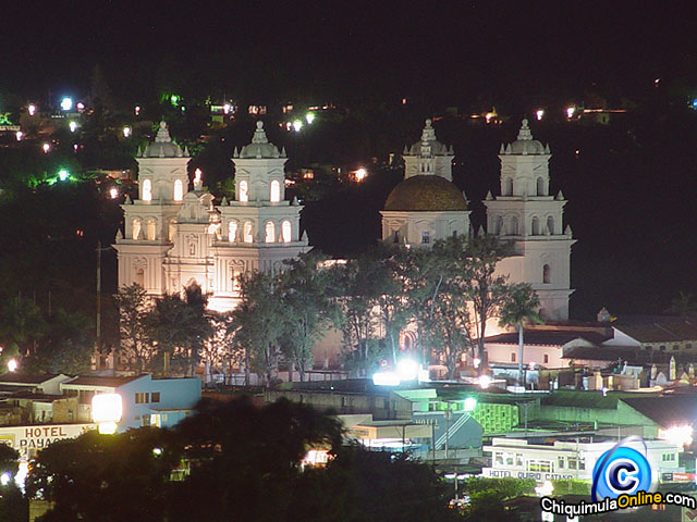 Basílica del Señor de Esquipulas de Noche
