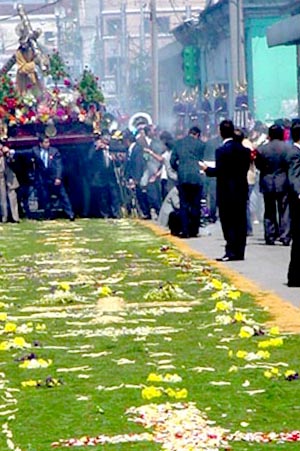 Coloridas muestras de devoción son las Alfombras de Semana Santa