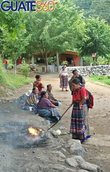 Las muestras de fe no se esconden en la entrada a las grutas