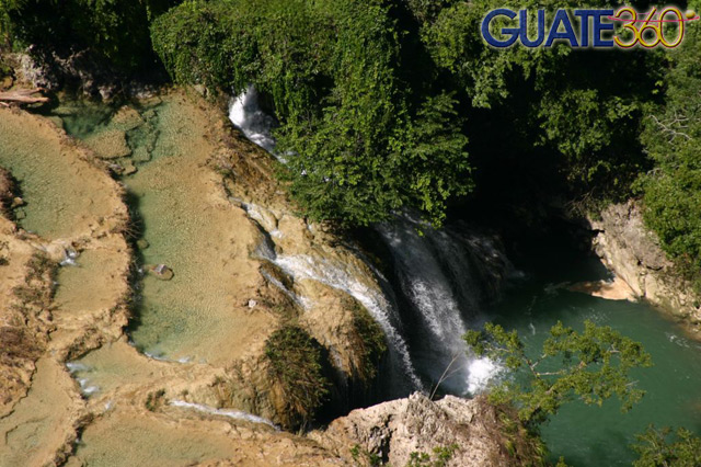 Cascada en el Rio Cahabón