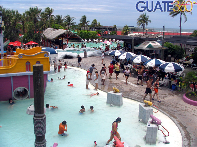 Disfrutando de las piscinas