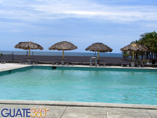 Piscina y mar