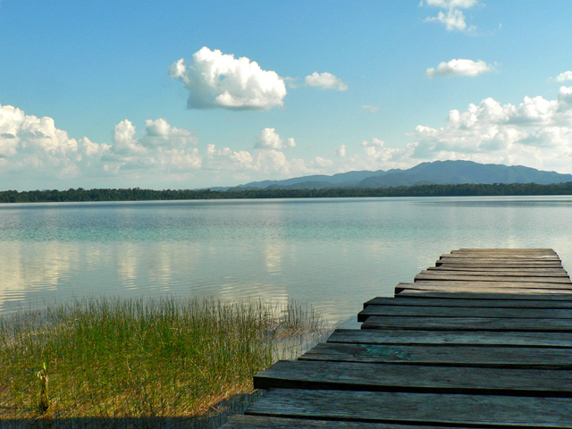 Laguna de LachuÃ¡ y uno de sus muelles