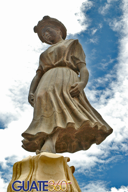 La Quetzalteca del monumento a la marimba