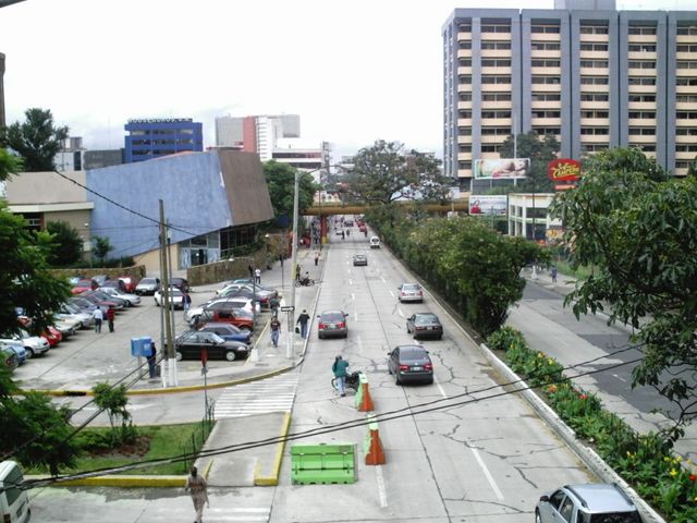 6a. Avenida de la Zona 4 hacia el sur