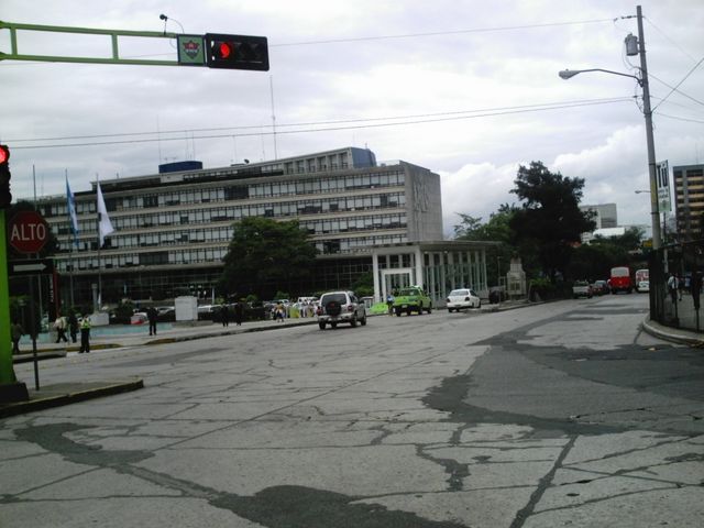 Vista frontal de la Municipalidad de la Ciudad de Guatemala