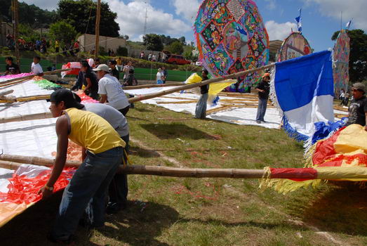 Armando barriletes gigantes