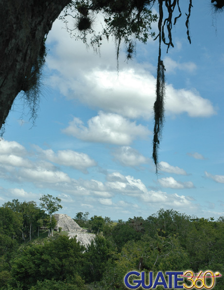 El templo a mayor altura en Yaxhá