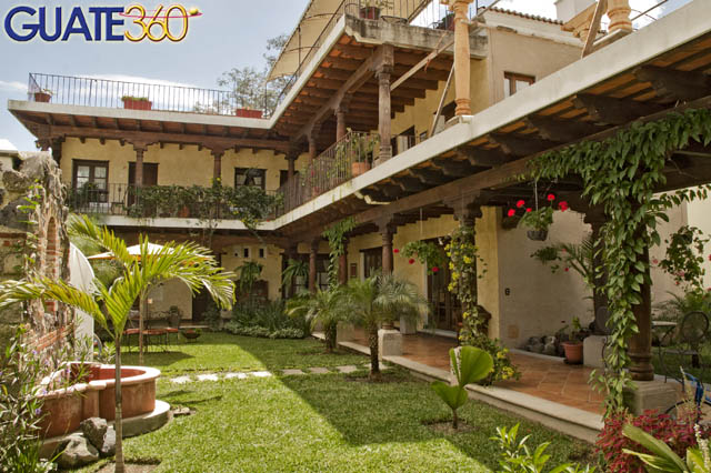 Patio central del Hotel Vilaflor en La Antigua Guatemala