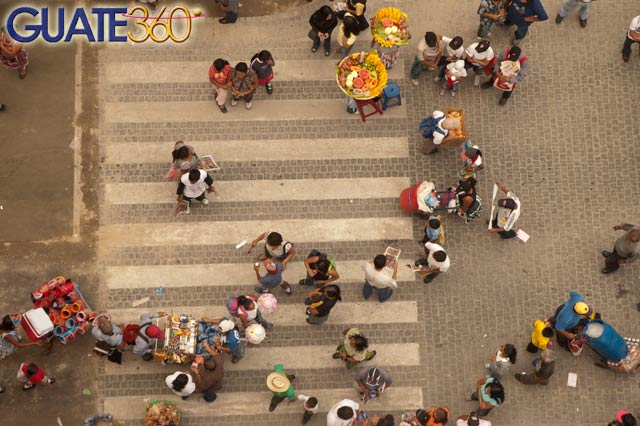 Comerciantes y visitantes del Centro Historico de la Ciudad de Guatemala