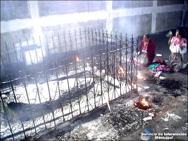 La famosa Piedra de la Virgen en Santa Lucía La Reforma, Totonicapán