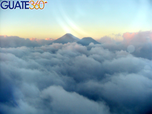 Nuboso escenario para un volcán