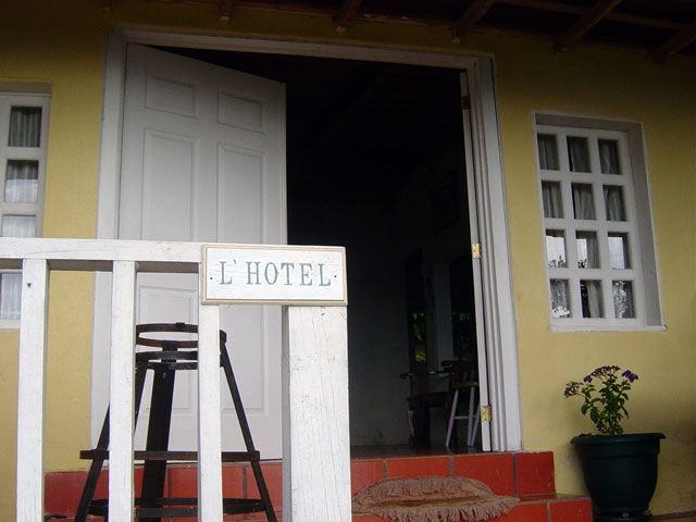 Entrada a la casa patronal