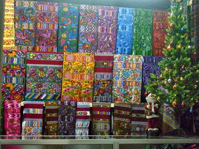 Telas típicas en venta, en Comalapa