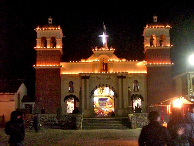 De noche en San Juan Comalapa
