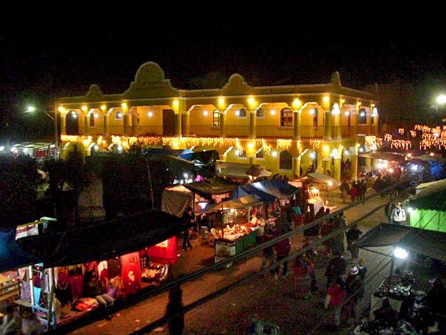 Vista de un mercado en San Juan Comalapa