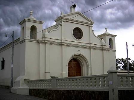 EDIFICIO RELIGIOSO DE FRENTE