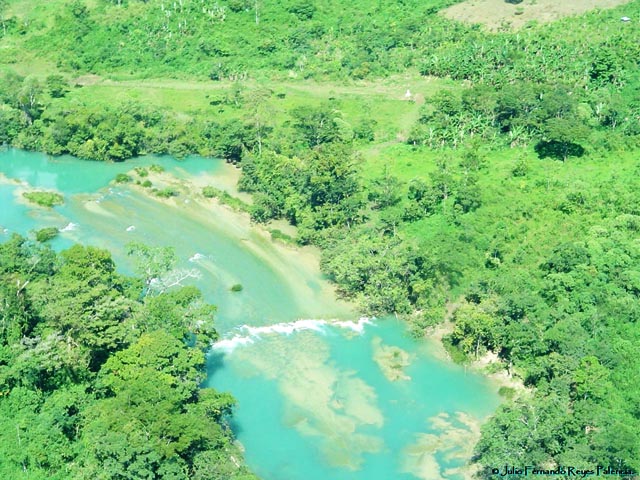 Rio en Huehuetenango entre las montanas