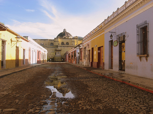 Calmado y hermoso amanecer en La Antigua Guatemala
