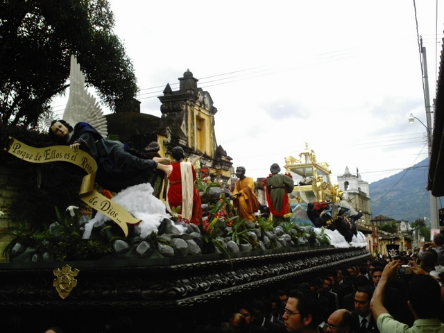 SANTO ENTIERRO EN LA CALLE DE LOS PASOS