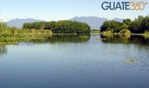 Paseando por el canal de Chiquimulilla