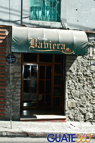 Café Baviera a pocas cuadras del parque central