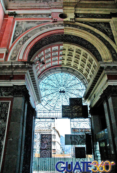 Hermoso Arco del Pasaje Enríquez