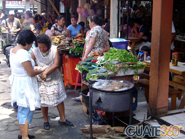 Comida a la orilla del lago