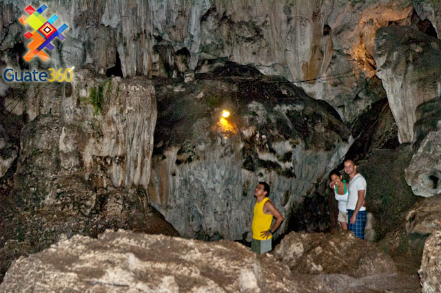 Explora las Grutas de Lanquín en Alta Verapaz