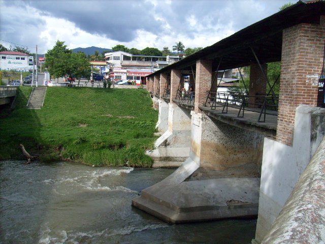 Puente viejo en Baja Verapaz