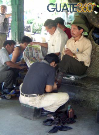 Lustrando Zapatos