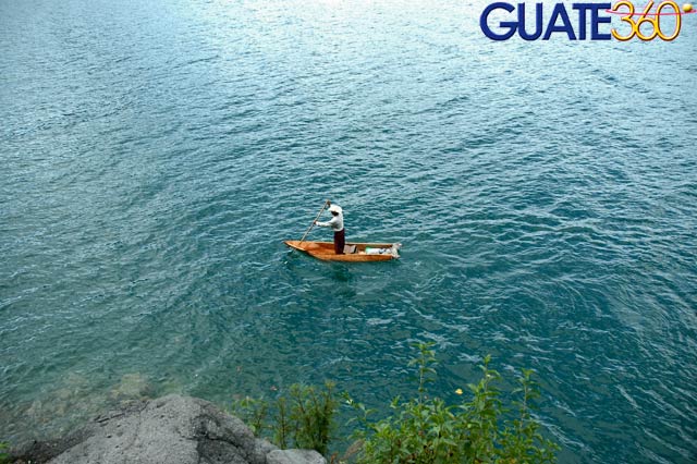 Pescador en el Lago de Atitlan