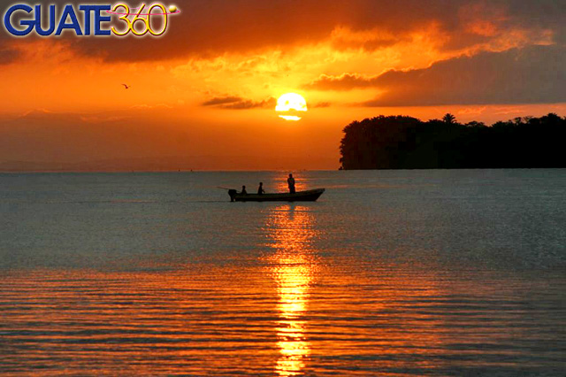 Atardecer sobre pescador