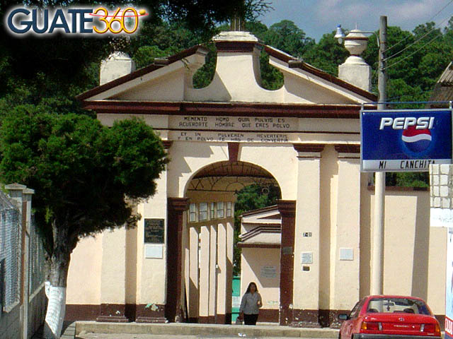 La entrada al cementerio de Chiantla