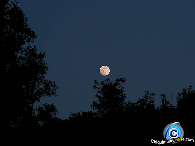 Luna llena en Shangri-La