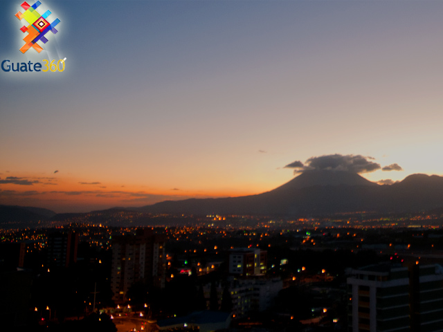 Ciudad de Guatemala admirada en un atardecer