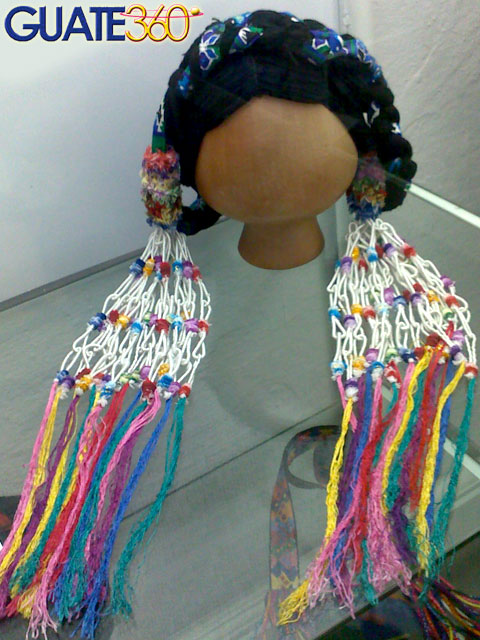 Variados textiles para embellecer a las mujeres de Guatemala