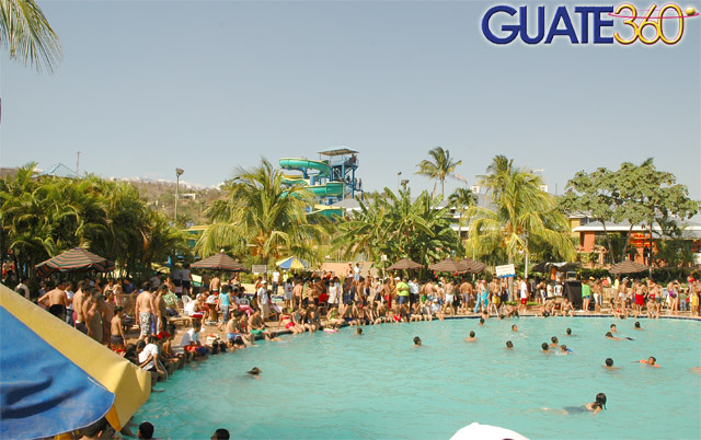 Piscina en Parque Guastatoya