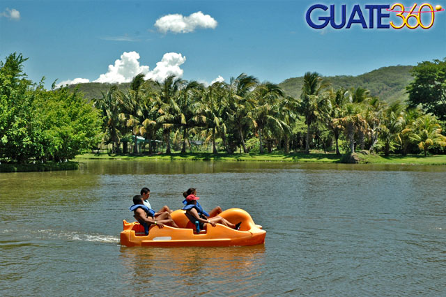Laguna para navegar en góndolas